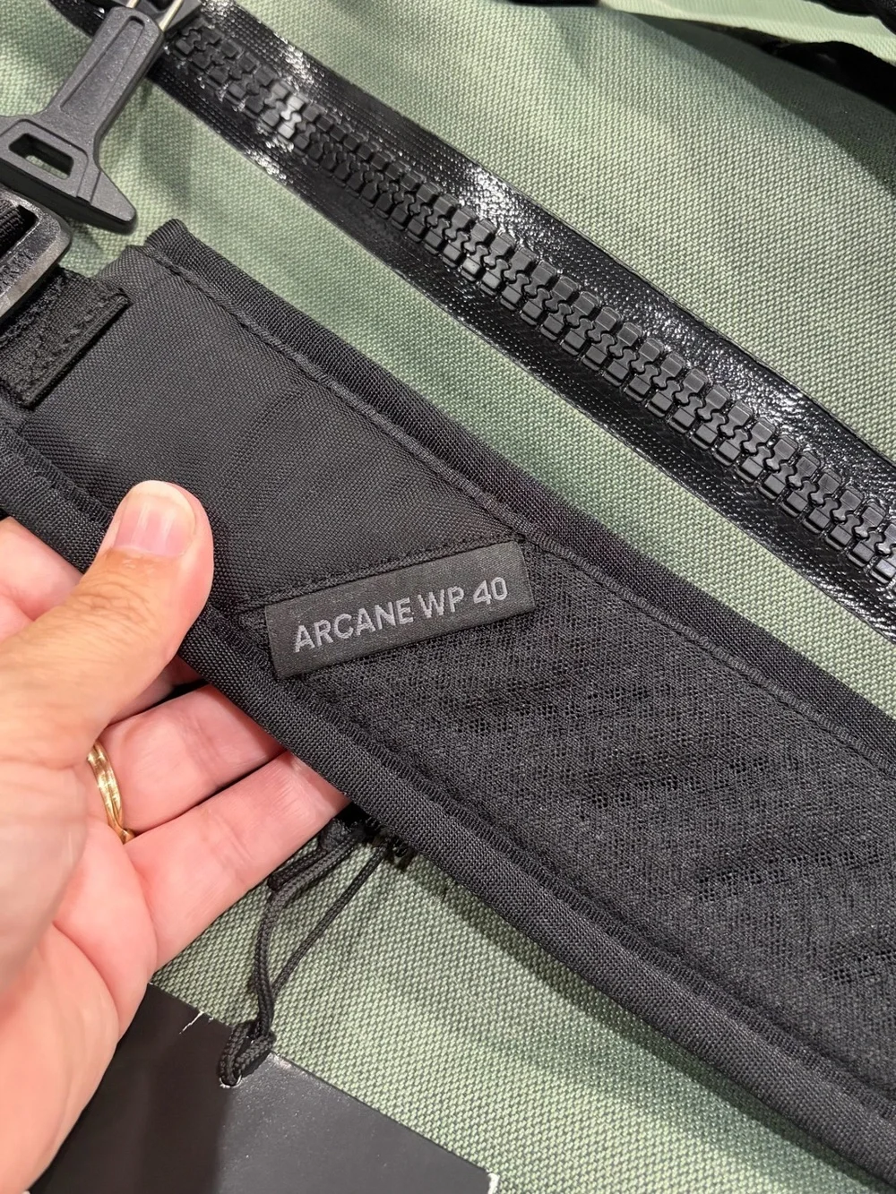Osprey Arcane Waterproof Duffle 40 Pine Leaf Green NWT Waterproof Mesh Pocket